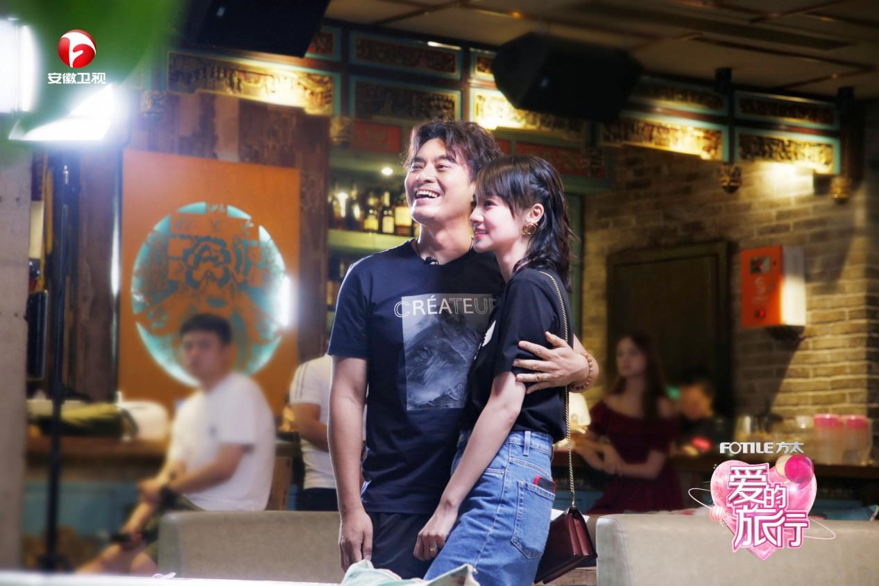《爱的旅行》陈龙甜蜜告白章龄之 大儿子出生视频曝光