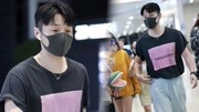 李荣浩被曝与杨丞琳领证后首现身 笑成“眯眯眼”心情大好