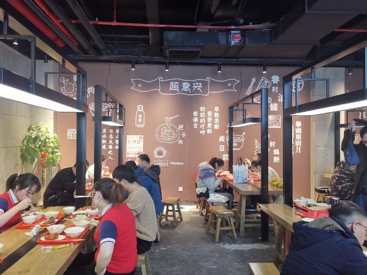 这就是山东丨走进百年平民餐馆:每天接十几万单!大家最爱的把子肉这样做出来的