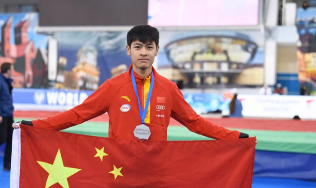 宁忠岩获速滑世界杯男子1000米银牌 中国速滑再创历史