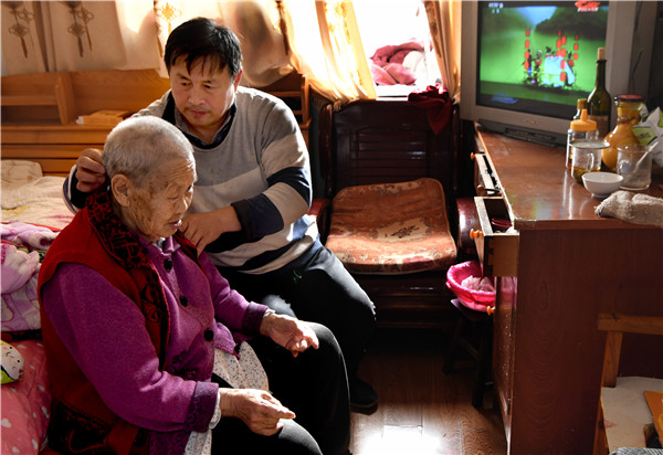 80多岁老人坠床，经过他的手三天就能下地 走近聋哑按摩师王玉富