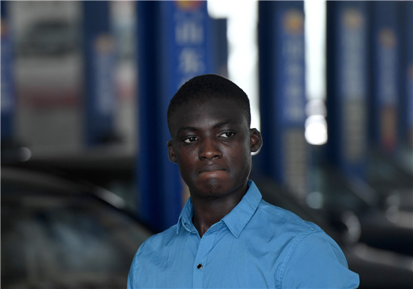 独家深度：16岁非洲小伙蓝翔学艺 学成后想回家乡修汽车