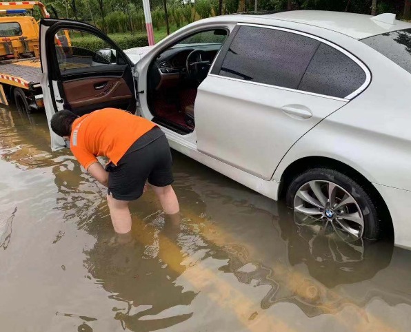 平安产险宁津查勘暴雨前行