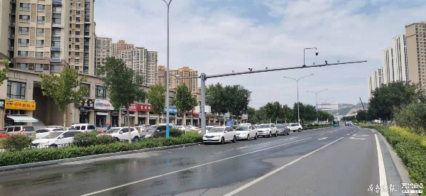 小区出入口变停车场,缘何至此? 没车位、嫌贵等助长投机行为