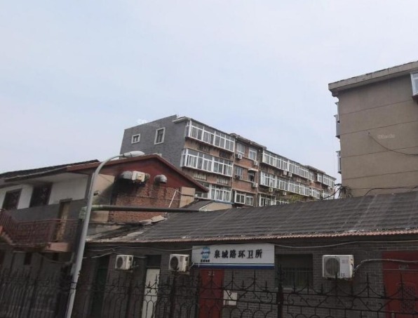 济南市泉城路商业街环卫所负责人管宪华私车公养被通报