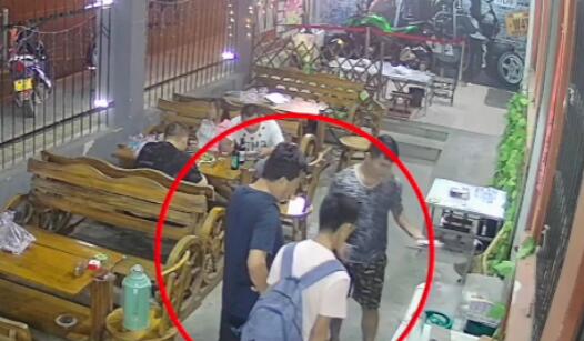 可恶!济南一男子火车站搭讪大学生 不仅骗了学费还骗了顿饭