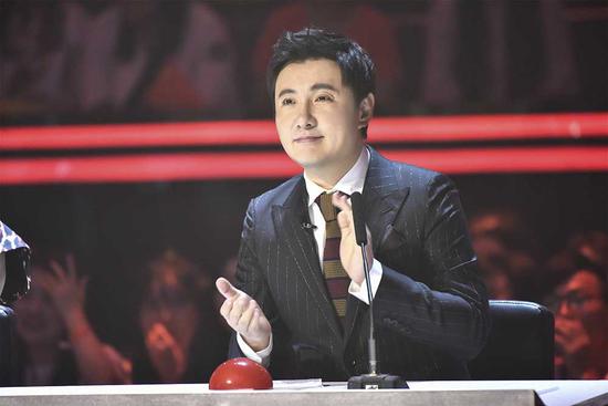《中国达人秀》拟音师还原军事演练场景看傻沈腾杨幂