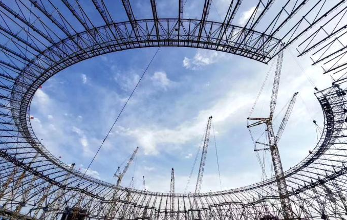 2021年成都世界大运会主场馆钢结构主体封顶