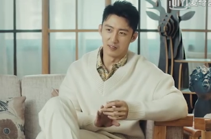 黄景瑜与邓亚萍杨鸣同框合影 三人上演最萌身高差