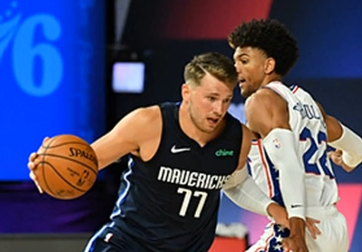 篮球最前线 :NBA热身赛独行侠加时力克76人