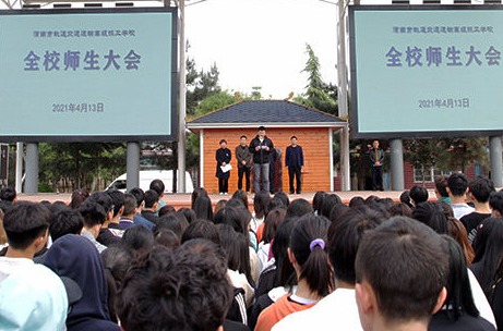 陕西一学校多名学生因迟到被扇巴掌 校方回应