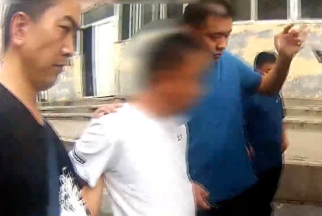 男子潜入济南某小区盗窃被家中监控拍下全过程 已被警方刑拘