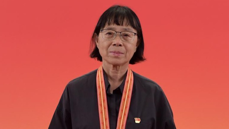 奋斗百年路 启航新征程·“七一勋章”获得者|“校长妈妈”张桂梅:燃烧自己 点亮梦想