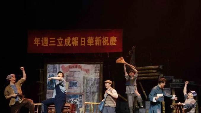 中国儿童戏剧经典《报童》重排登台 老少艺术家深情话传承