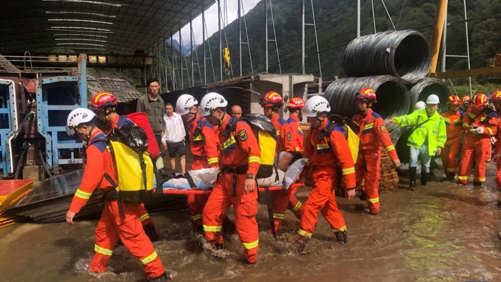 四川天全县山洪灾害致12人失联2人死亡