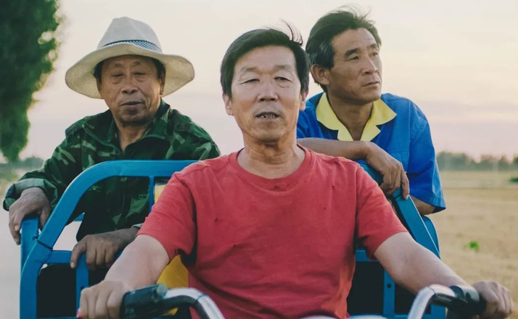 荒诞故事很有嚼头《平原上的夏洛克》全素人出演,笑着笑着就看哭了