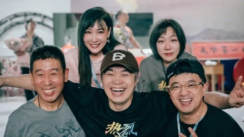 《热烈》制片人晒大合照庆祝杀青 发文回应剧组扰民争议