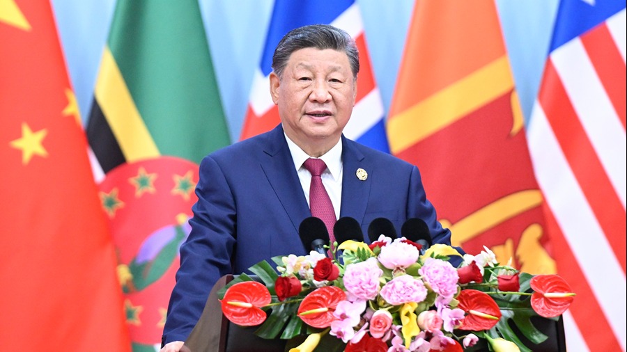 习近平出席全球妇女峰会开幕式并发表主旨讲话