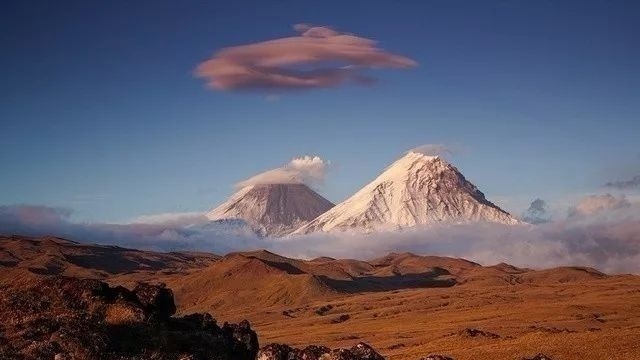 两座可以堪称景点的火山,一座凶神恶煞,一座美丽迷人却暗藏杀机